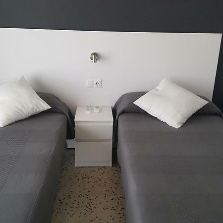 Hostal Can Joanet กัมบริลส์ ภายนอก รูปภาพ