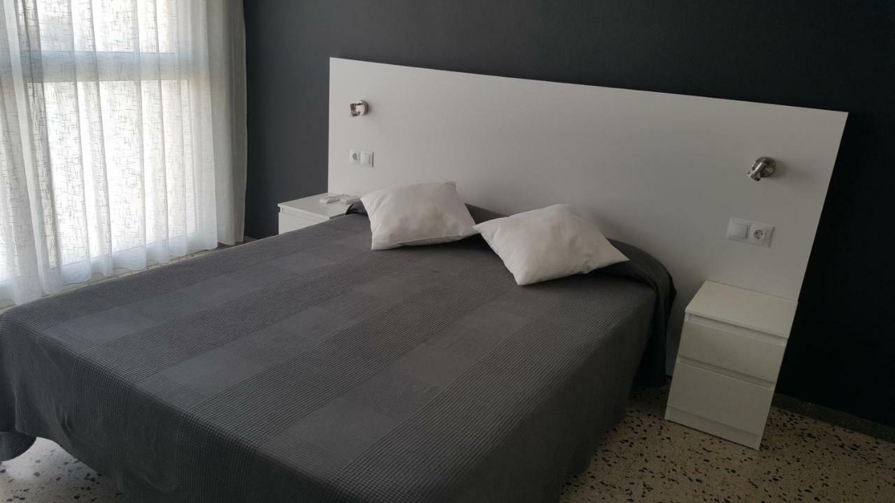 Hostal Can Joanet กัมบริลส์ ภายนอก รูปภาพ
