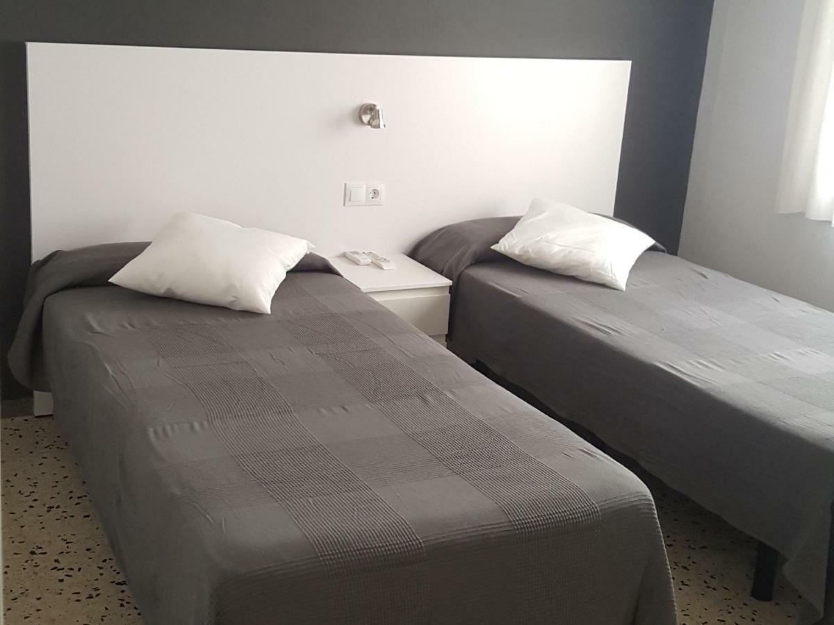 Hostal Can Joanet กัมบริลส์ ภายนอก รูปภาพ