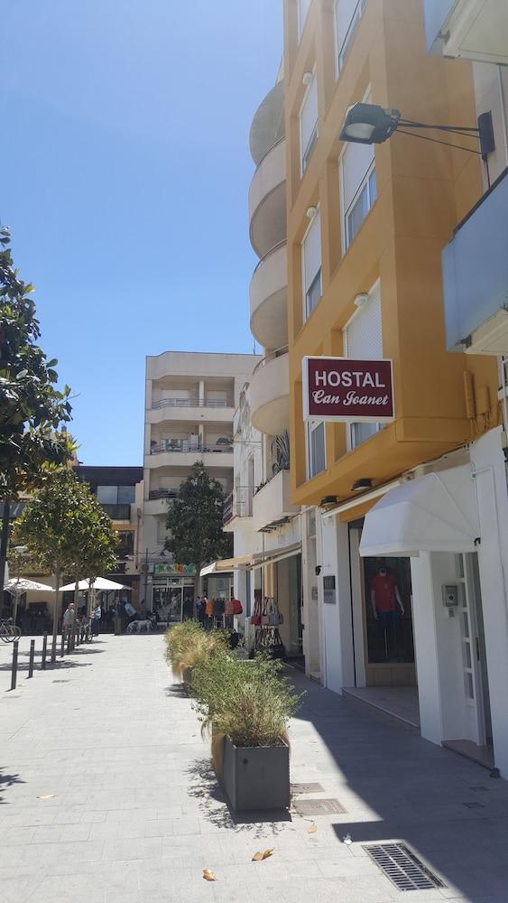 Hostal Can Joanet กัมบริลส์ ภายนอก รูปภาพ